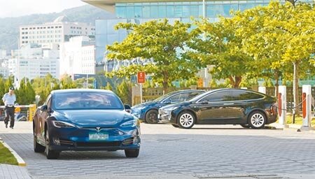 有立委提案修訂「公寓大廈管理條例」,明訂電動車車主若要在自家停車場裝設充電設備,管委會及區分所有權人,不得拒絕。(本報資料照片)