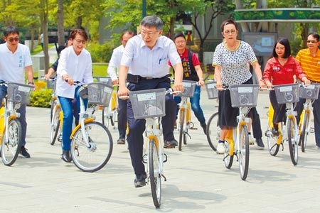 台北市公共自行車升級版Youbike2.0昨正式營運，全市現有263站點可供民眾靠卡騎乘。圖／中時資料照