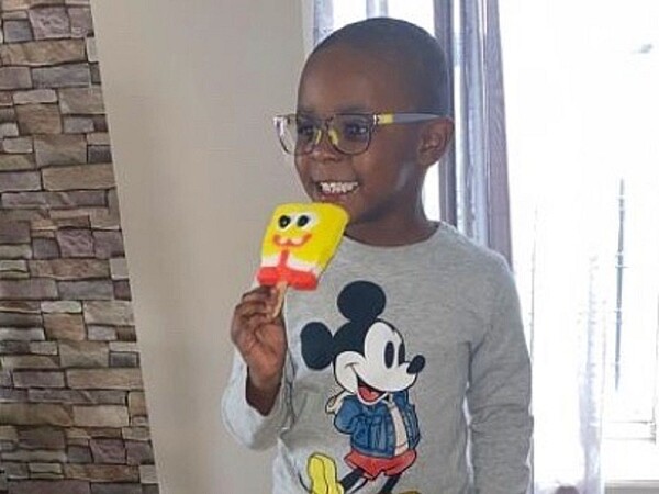 美國紐約市布魯克林的4歲男孩諾亞在媽媽珍妮佛不知情的狀況下,成功網購數百根海綿寶寶冰棒。圖/IG@katieschlossny