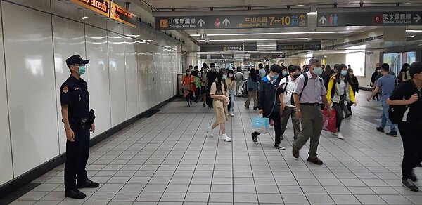 北市捷警透過大數據分析資料，規畫加強16個重點站體守望及車廂巡邏勤務，增加民眾見警率。圖／北市捷警提供