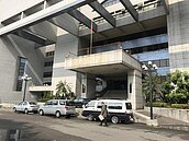 買房子虧了70萬起糾紛　台中男撒金紙罵「垃圾人」遭訴