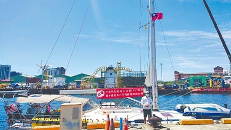 船長陳嘉峰感嘆台灣身為海洋島國，對船隻進出港相關規定卻不友善。（程炳璋攝）