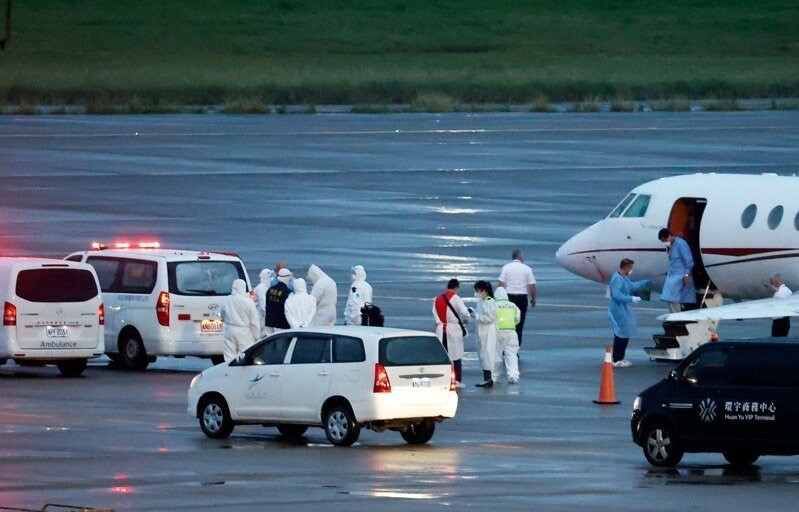 我駐印度代表處累計八名人員確診，兩名外交官8日搭乘醫療包機抵台。記者鄭超文／攝影 