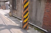 鶯歌電線桿插排水溝　新北市府也首見