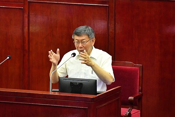 對於大巨蛋議約及經營權轉讓的問題,台北市長柯文哲在議會報告時做出說明。圖/台北市政府
