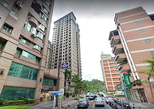 確診者案1184曾在4日到訪過全聯內湖星雲門市。圖/Google maps