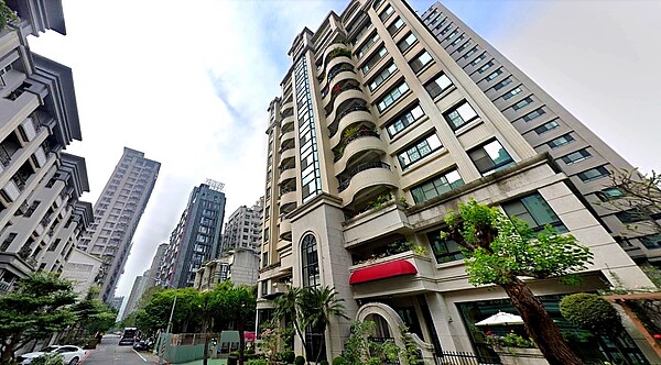 當地房仲指出,鼓山與左營分屬大坪數住宅成交前2名並不意外,主因是包括農16、美術館及漢神巨蛋3大核心地段已成為富豪指名生活圈。示意圖/google maps
