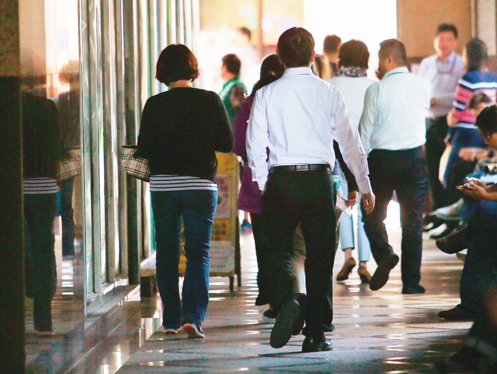 主計總處今天公布3月底全體受僱員工人數為816.3萬人。 圖/聯合報系資料照片