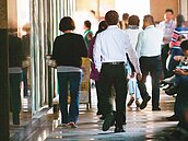 羨慕！主計總處點名這些產業　經常性薪資增長