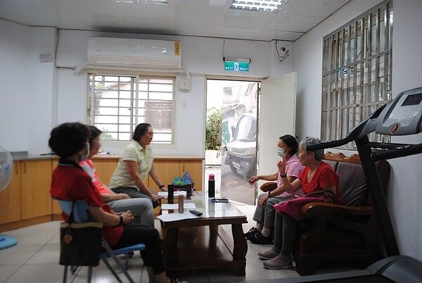 里民利用活動中心為讀書會據點。圖/李永順攝