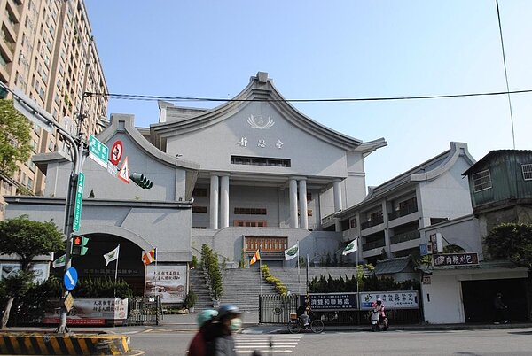 位於中山路三段上的慈濟中和靜思堂。圖／李永順攝
