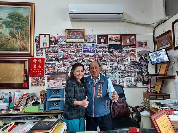 里長藍國鐘與里長夫人蕭淑女。圖／李永順攝