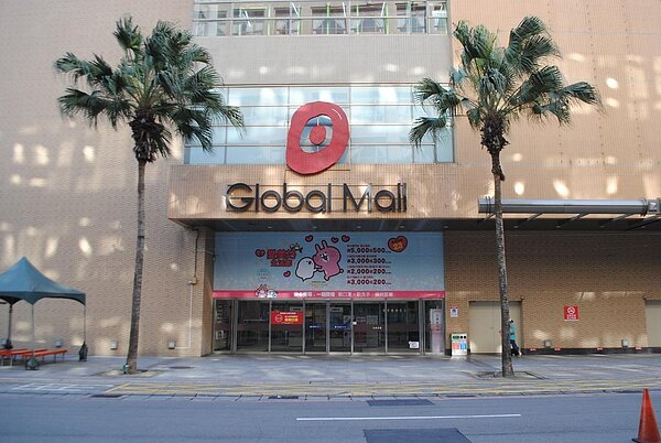 販售多樣商品的GlobalMall環球購物中心。圖／李永順攝