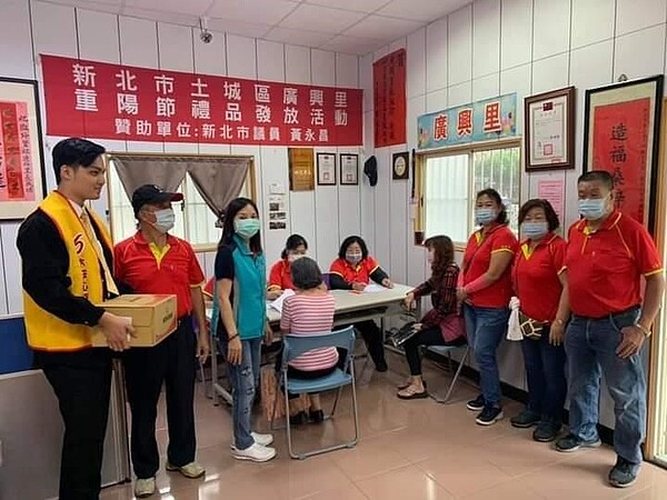 永慶房屋志工,加入公益隊伍。圖/夏曉山攝