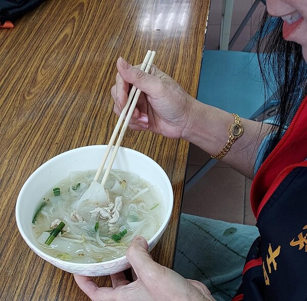 板條滿足客家女孩的思念,清淡有韻。圖/彭柔安攝