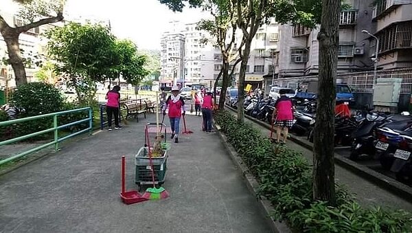 以環境整頓為主、噴藥消毒為輔。圖／記者夏曉山攝影