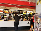 拼防疫！麥當勞啟動「實聯制」登記＋單一入出口