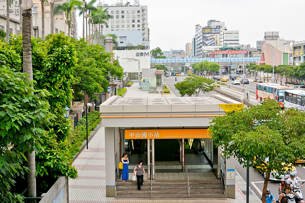 忠泰M建案,接待中心,樣品屋,民權東路與新生北路交接口,捷運中山國小站,公車站,公車道,新生高架橋,新生快速道路,中山國小。(好房news記者 陳韋帆/攝影)