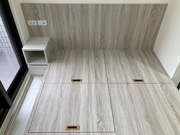 套房多功能床架分解圖。圖/截自論壇《mobile01》