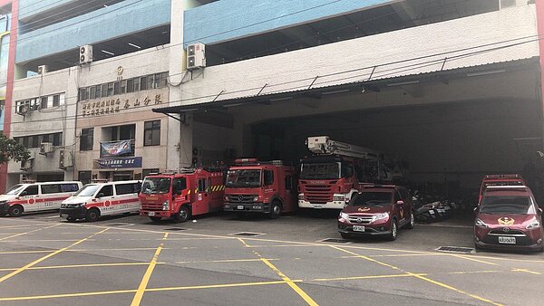 新北市消防局泰山分隊現地上方為停車場，未來可能搬遷到塭仔圳重劃區。圖／新北市消防局提供