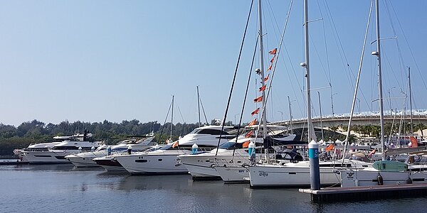 進口或製造高價貨物如跑車、豪華遊艇等課徵奢侈稅,非故意漏報舊制罰鍰2倍,新制改為0.8倍。圖/中時電子報資料照片