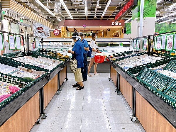 民生物資需求激增，各大賣場都出現囤貨潮。圖／好房資料照