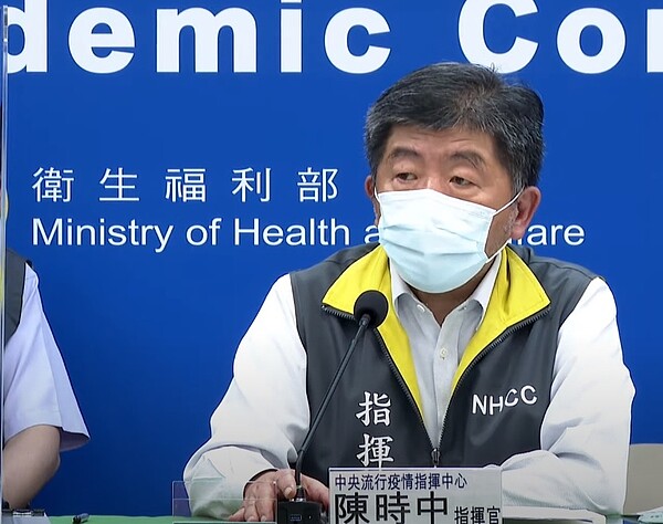 指揮中心為因應近期國內本土疫情升溫,為利傳染病防治工作進行,授權各直轄市、縣(市)政府發布確診個案公共場所活動史。圖/截自疾管署直播
