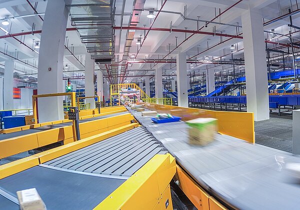 新冠肺炎疫情衝擊,創造出網購、電商商機,且倉儲物流需求更提升,也成為投資人競逐的項目。圖/高力國際