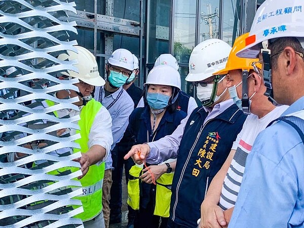 台中綠美圖玻璃帷幕，通過仿真風雨試驗。圖／台中市建設局提供