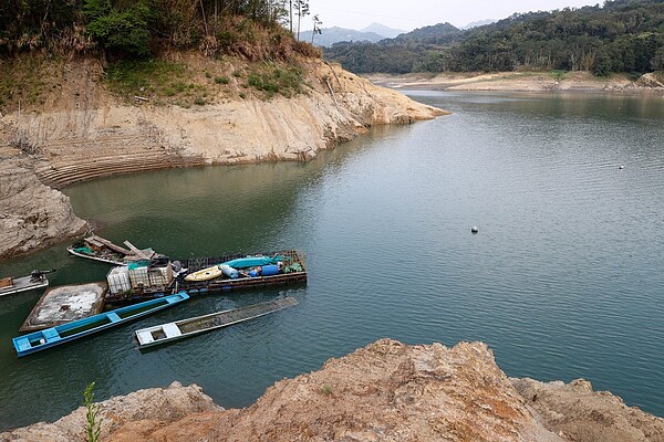 石門水庫低水量、園區又暫停開放，遊艇觀光業者雪上加霜。圖／聯合報資料照片