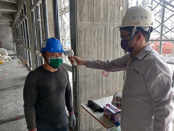 高雄市實施工地8大防疫措施。圖/高雄市工務局提供