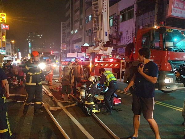 台中市中華路民宅火警發生3名幼童喪生火窟慘案，火災原因指向幼童玩火釀禍，中檢表示父母或監護人任6歲以下兒童獨自在家，違反兒童及少年福利與權益保障法；至於有無刑事過失責任？檢方將了解父母或監護人「有無應注意，而未注意」，依個案來認定。圖／讀者提供