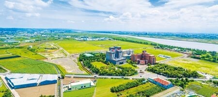 本土疫情大爆發,衝擊建地交易,農地異軍突起。(本報資料照片)