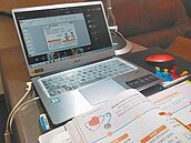 視訊教學亂象多　學生互抄答案