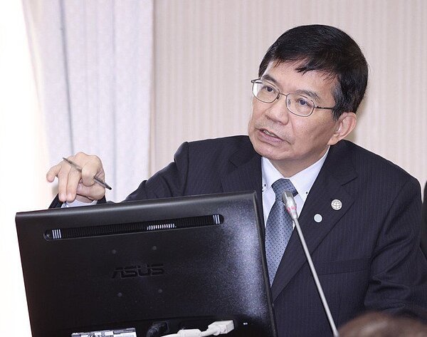 交通部長王國材說,稍早已經下令郵局比照大眾運輸場站,每小時消毒一次。聯合報系資料照