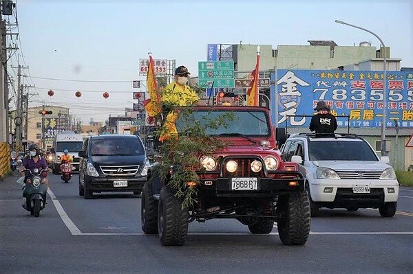 雲林六房媽祖過爐22日如期舉行,儀式簡化讓神尊不坐神轎,改坐車移駕到新紅壇。圖/聯合報系資料照