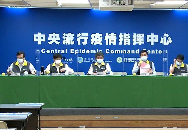 24日中央流行疫情指揮中心公布國內最新疫情狀況。圖/中央疫情指揮中心直播