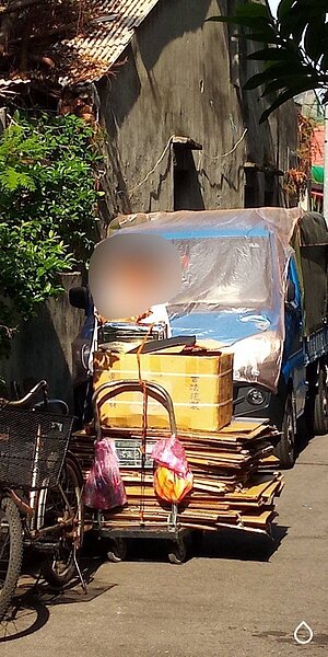 令里長擔心的是,與這名弱勢確診者頻繁接觸的其他租客,都沒快篩,甚至一名從事資源回收的弱勢住戶,幾乎天天出門不戴口罩。圖/讀者提供