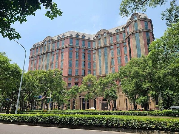 台北文華東方酒店,前身是老字號的五星級飯店中泰賓館。圖/台北市工務局提供