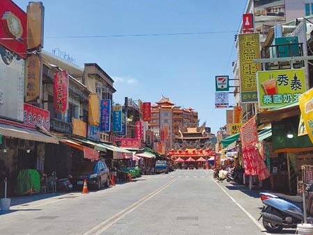 雲林縣北港朝天宮商圈空蕩蕩，比去年被列為警示景點還慘。（張朝欣攝）