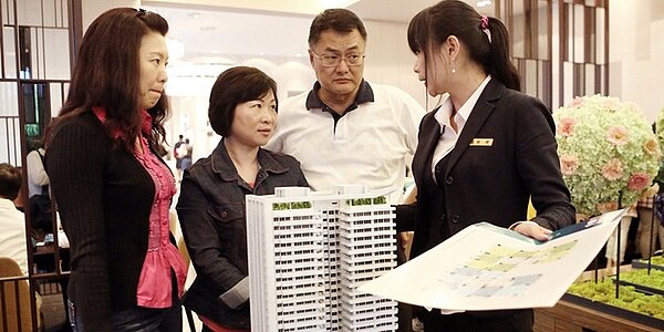 個人購屋住滿六年,轉賣時最低稅率10%;包租公設立法人持有房屋,課營所稅率20%。圖/本報資料照片