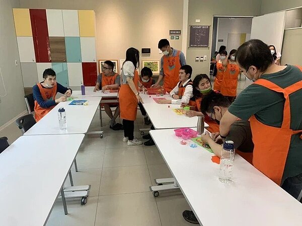 黃曉玲認為,教保員、家長應使用不同策略來面對身障者不願戴口罩的問題。圖/聯合報系資料照