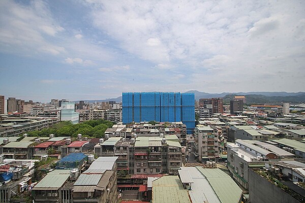 「這區」太老舊成北市房價凹陷區 網揭優勢:怎麼認為是破地方? 大同區屬較早期發展的地區,較多老屋,近年來大同區內都更及危老案件陸續完工,為當地房市添增新的動能。圖/永慶提供