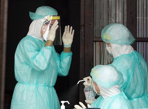 圖為快篩醫護示意圖，非新聞當事人。記者曾吉松攝影／聯合報系資料照