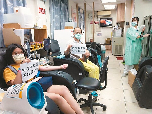 台中捐血中心中港捐血室配合上班族「先捐血,再回家」呼籲,服務時間延長到晚間8時。圖/台中捐血中心提供