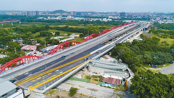 新北市三鶯大橋第二期改建工程30日起將拆除改建主橋,三峽往鶯歌方向將改由下游側新匝道通行。(新北市工務局提供/蔡雯如新北傳真)