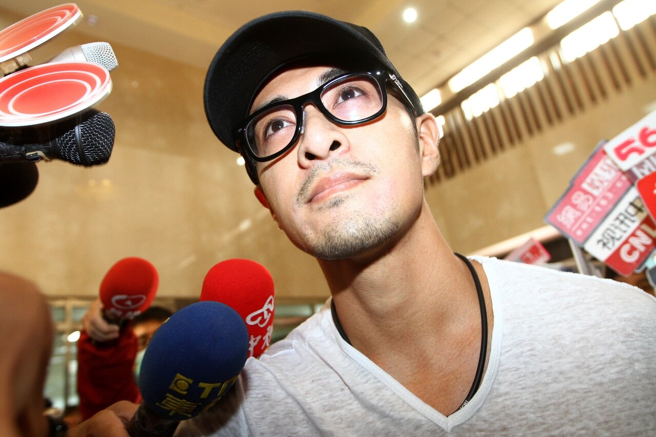 藝人祝釩剛因吸食大麻油電子煙獲緩起訴處分，須自費戒癮治療。不過，他在緩起訴期間尿液呈現陽性，但他否認再犯，經複驗後呈現陰性，台北地檢署日前給予不起訴處分。聯合報系資料照／記者胡經周攝影