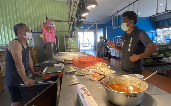 蘇澳鎮公所免收公有零售市場租金,以及南方澳攤販廢棄物處費各3個月。圖/蘇澳鎮公所提供