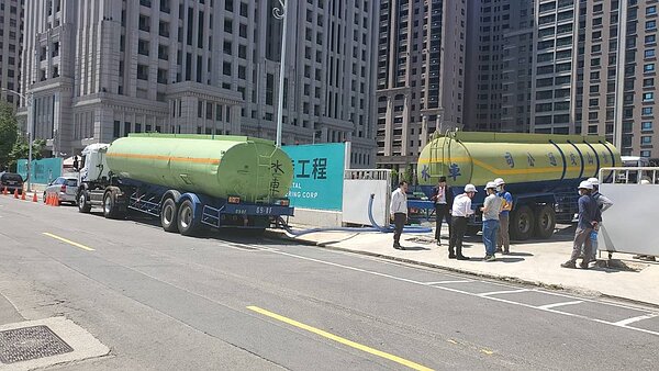 竹風建設提供建案工地的伏流水,希望協助竹科廠商撐過旱情。記者巫鴻瑋/翻攝