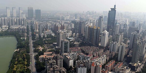 地王大廈是當年深圳的地標性建築。圖/新華社